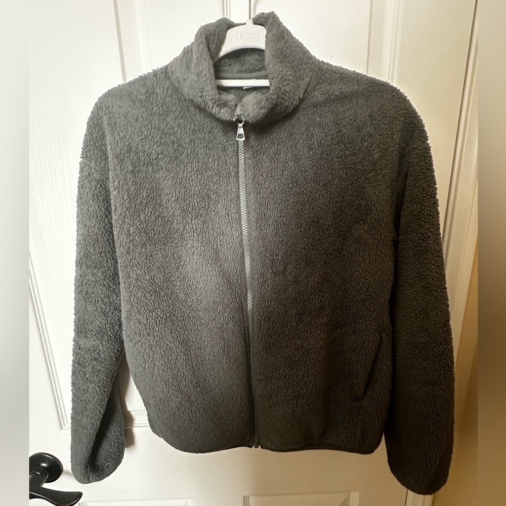 Uniqlo Charcoal Fleece Outerwear